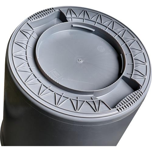 Grey Titan Garbage Container, Plastic, 32 US gal. Nuna Depot Inc.