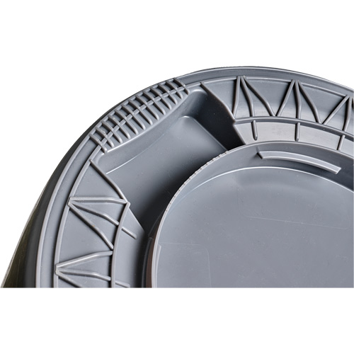 Grey Titan Garbage Container, Plastic, 32 US gal. Nuna Depot Inc.