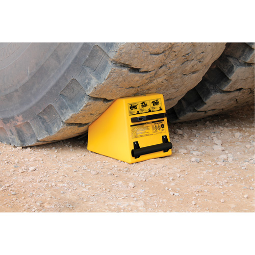 Cale de roue ultra-robuste pour l'exploitation mini&egrave;re Checkers Safety, PEHD, Jaune, 14-1/2" la x 17-1/2" p x 16" h Nuna Depot Inc.