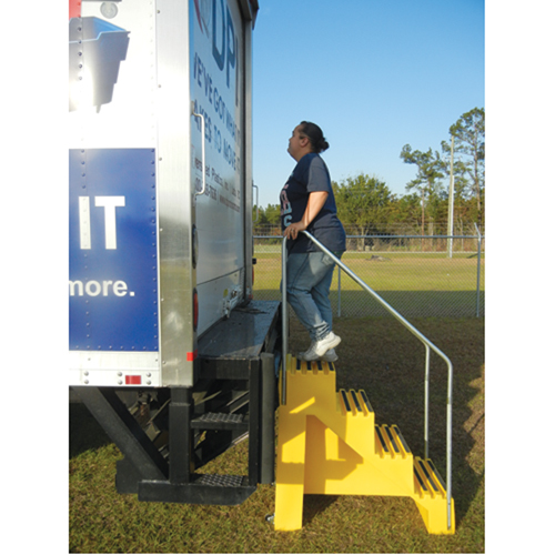 Industrial Step Stool, 4 Steps, 43" x 22-1/2" x 66" High Nuna Depot Inc.