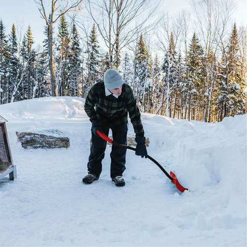Pelle &agrave; neige Yukon, Lame Polypropyl&egrave;ne, Largueur 18", Manche Prise en D ergonomique Nuna Depot Inc.
