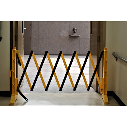 Xpandit Barricade, 36" H x 11.5' L, Black/Yellow Nuna Depot Inc.