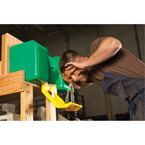 Poste de douche oculaire, Aliment&eacute; par gravit&eacute;, Capacit&eacute; 9 gal., Conformit&eacute; ANSI Z358.1 Nuna Depot Inc.