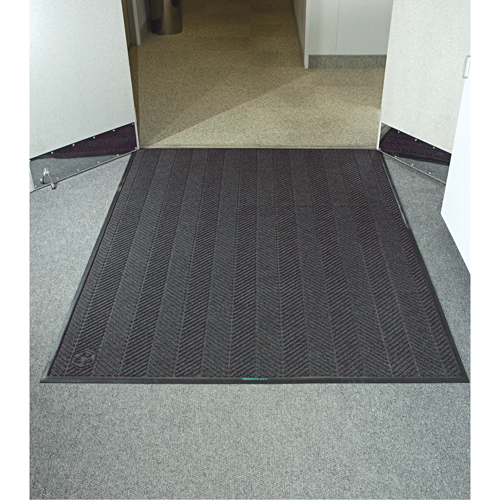 WaterHog&reg; Max Herringbone Classic Mat, Wiper/Scraper, 3' x 20' x 3/8", Grey Ash Nuna Depot Inc.