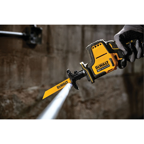 Scie alternative sans fil Max* (outil seulement), 12 V, Lithium-ion Bloc-pile, 0-2800 coups/min Nuna Depot Inc.