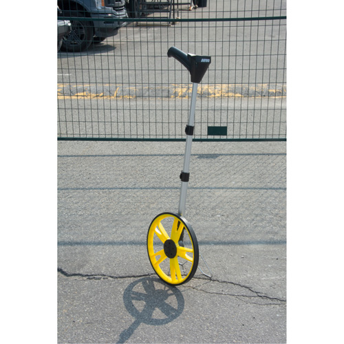 Roue d'arpentage num&eacute;rique, 12,5"/31,8 cm, Gamme de 99999,9 m, Pieds/m&egrave;tres Nuna Depot Inc.