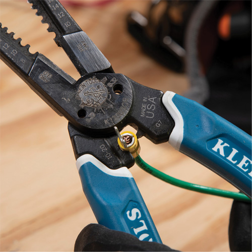 Klein-Kurve&reg; Heavy-Duty Wire Stripper, Cutter & Crimper Multi-Tool, 8-1/4" L, 8 - 20 AWG Nuna Depot Inc.