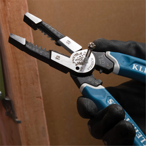 Klein-Kurve&reg; Heavy-Duty Wire Stripper, Cutter & Crimper Multi-Tool, 8-1/4" L, 8 - 20 AWG Nuna Depot Inc.