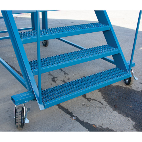 Snow Ladder, Steel, 10 Steps, 99" H, 85-1/2" D, 48" Step, Serrated Nuna Depot Inc.
