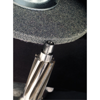 Meules homog&egrave;nes d'&eacute;barbage EXL Scotch-Brite, 1" x 1", Arbre de 3/16", Grain de 2A, Oxyde d'aluminium Nuna Depot Inc.