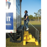 Industrial Step Stool, 4 Steps, 43" x 22-1/2" x 66" High Nuna Depot Inc.