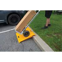 Rampe de trottoir portable en poly pour diable, Capacit&eacute; de 1000 lb, 27" la x 27" lo Nuna Depot Inc.