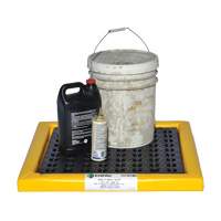 Feuilles Poly-Spillpad, 24" lo x 24" la x 2" h, Cap. de d&eacute;versement 2 gal. US Nuna Depot Inc.