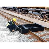 Ultra-Track Berm, 144 US gal. Capacity, 4' W x 6' L x 12" H, Foam Wall Nuna Depot Inc.