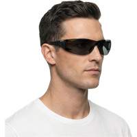 Lunettes de s&eacute;curit&eacute; Adapt Lite, Lentille Fum&eacute;e, Antibu&eacute;e/Anti-&eacute;gratignures, ANSI Z87+/R&eacute;pond ou surpasse la norme CSA Z94.3 Nuna Depot Inc.