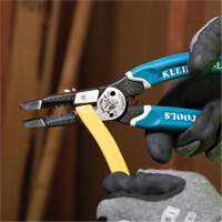 Klein-Kurve&reg; Heavy-Duty Wire Stripper, Cutter & Crimper Multi-Tool, 8-1/4" L, 8 - 20 AWG Nuna Depot Inc.