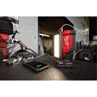 Projecteur &agrave; faisceau large pour entretien et r&eacute;paration avec chargeur USB M12 Rover, DEL, 700 lumens Nuna Depot Inc.