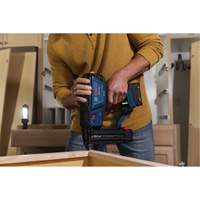 Brushless 18-Gauge Brad Nailer Kit with Standard Power Battery, 18 V, Lithium-Ion Nuna Depot Inc.