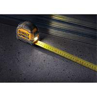 TOUGHSERIES Lighted Tape Measure, 26'/8 m, Imperial & Metric Graduations Nuna Depot Inc.