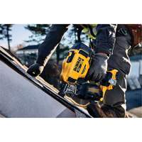 15° Cordless Coil Roofing Nailer Kit, 20 V, Lithium-Ion Nuna Depot Inc.