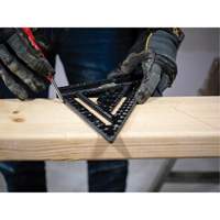 &eacute;querre de charpentier MACH-1 Smart Mark Johnny Square&reg; de 7-1/4 po avec fiole de niveau Nuna Depot Inc.