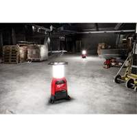 Lampe de chantier M18 Radius et chargeur avec One-Key, DEL, 4800/9000/2500 lumens, Boîtier en Plastique Nuna Depot Inc.