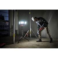 Lampe de travail &agrave; DEL professionnelle &agrave; panneaux pliants lumens sans fil 18V sur tr&eacute;pied, DEL, 3600 lumens Nuna Depot Inc.